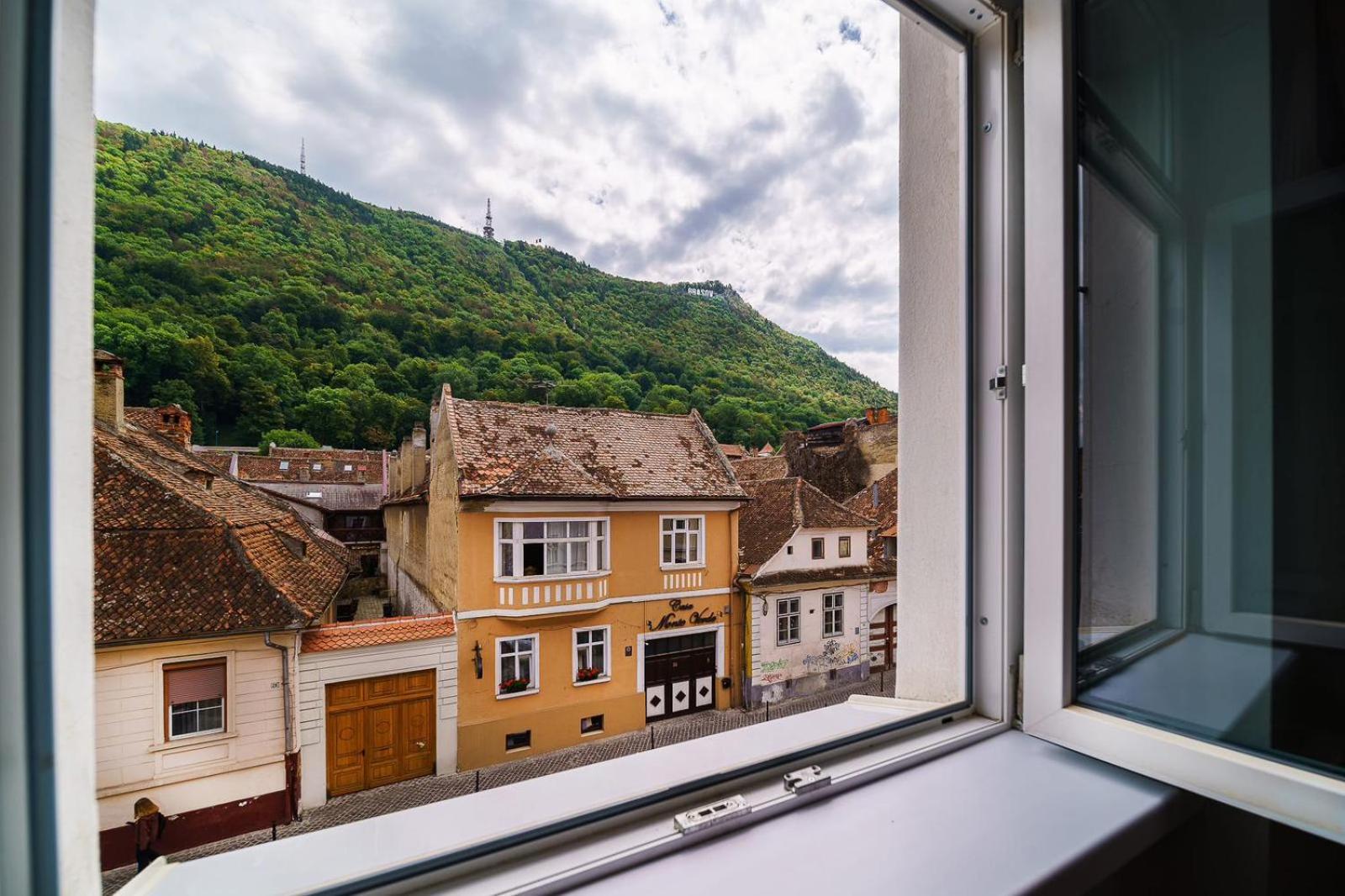 Alpine Sunrise Residence - Brasov Old Center Eksteriør billede